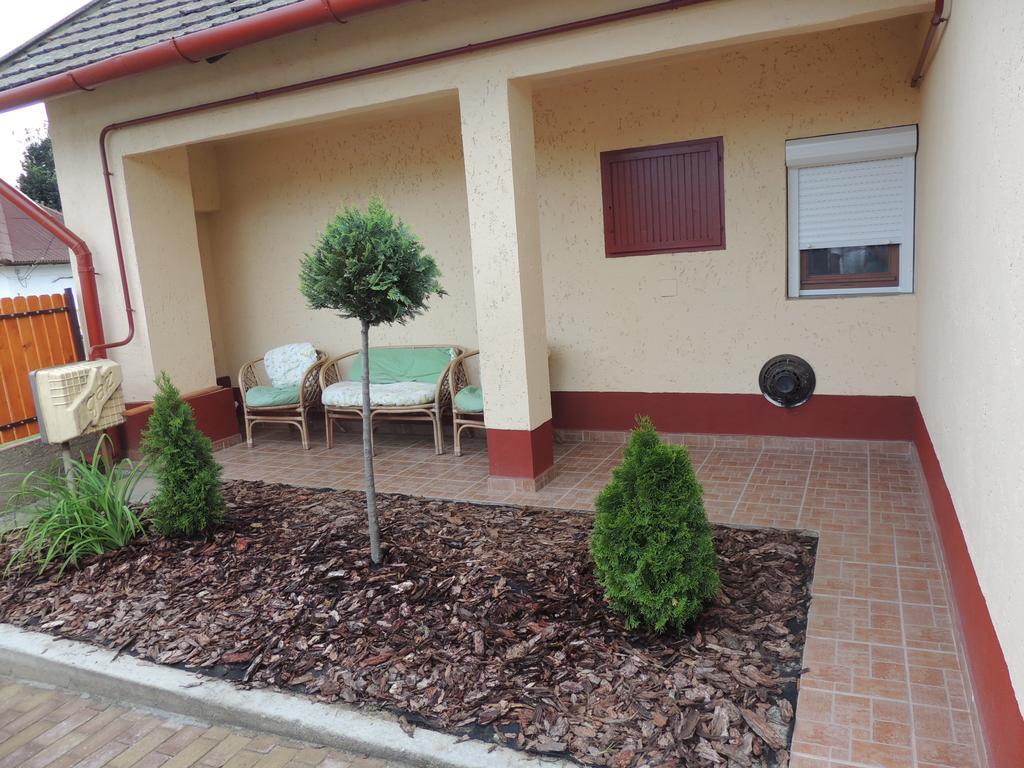 M&M Apartman Tiszafüred Habitación foto